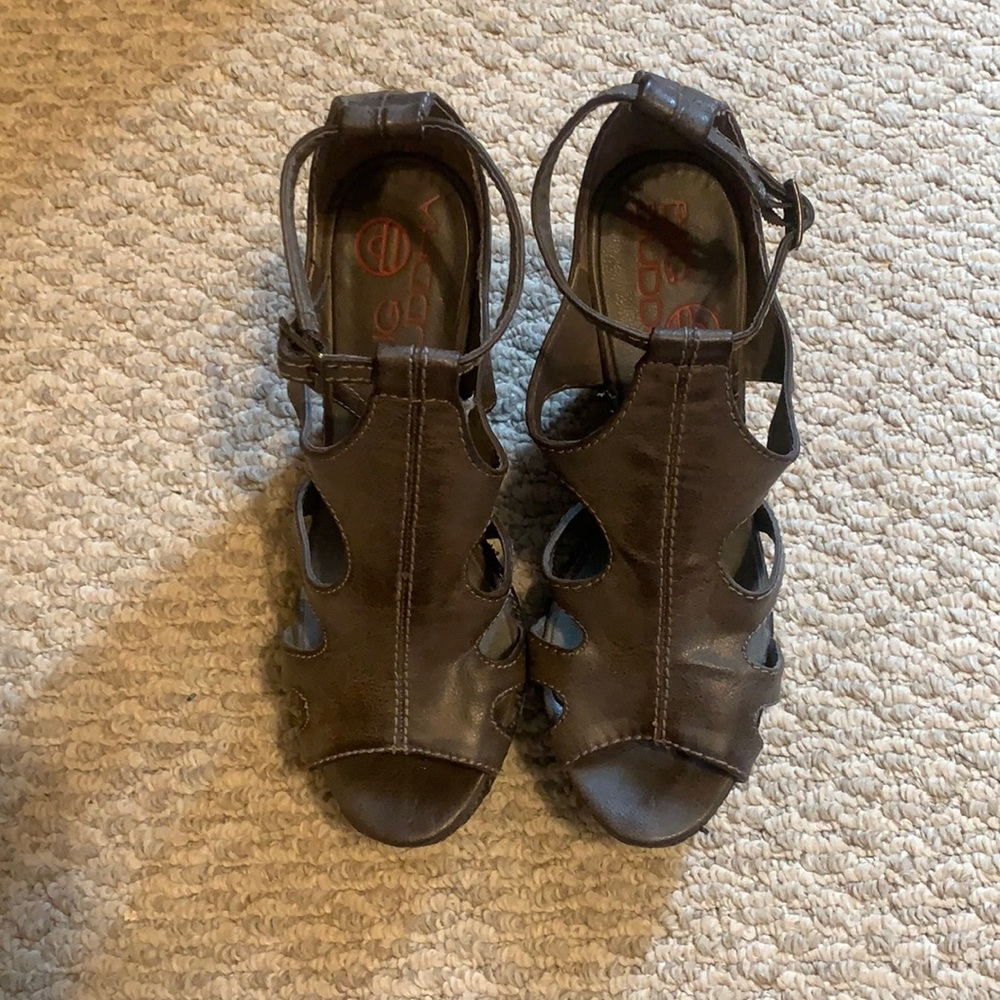 Big Buddha gray size 8.5 heels